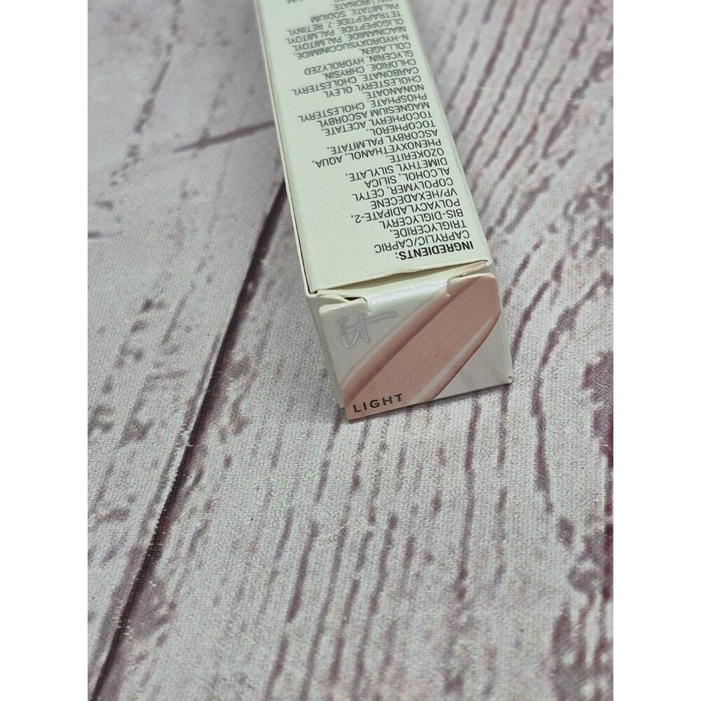 It Cosmetics Bye Bye Anti-Aging Waterproof Full Coverage Concealer LIGHT - .17oz - Picture 4 of 5